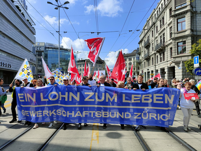 Tranparent in Zürich: Ein Lohn zum Leben